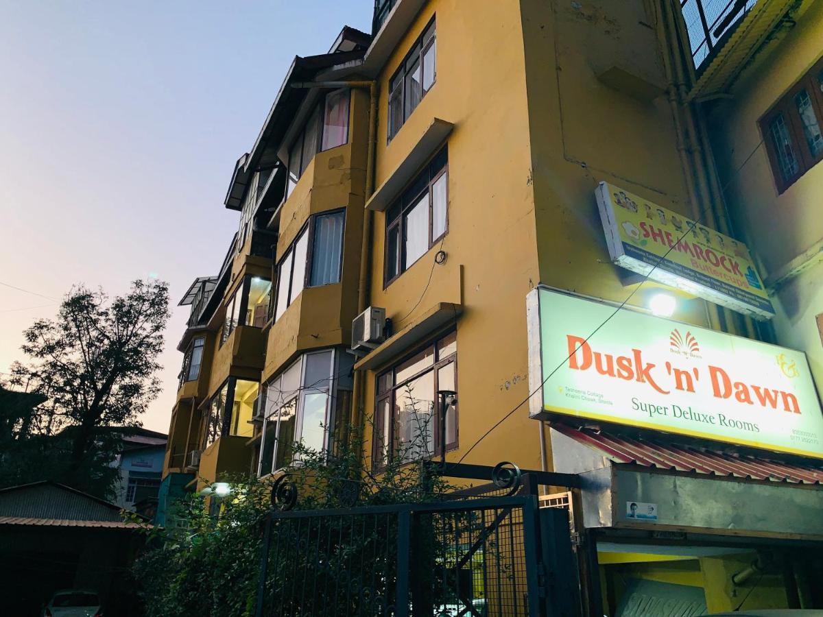 Dusk N Dawn Hotel Simlá Kültér fotó